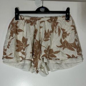 NWOT Space 46 Boutique Floral Lined Linen Like Tan and Cream Shorts Sz S